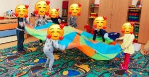 Judrus vaikų žaidimas, iliustracija